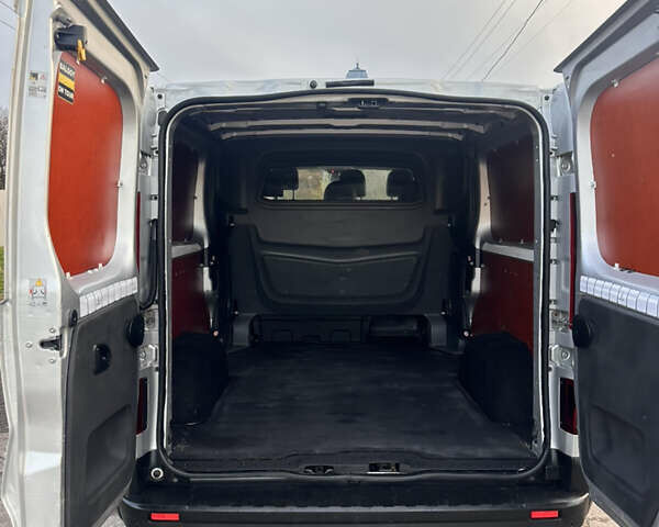 Серый Рено Трафик, объемом двигателя 1.6 л и пробегом 167 тыс. км за 18500 $, фото 22 на Automoto.ua