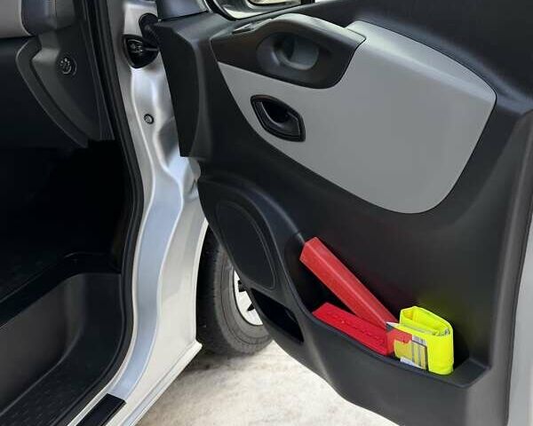 Сірий Рено Трафік, об'ємом двигуна 1.6 л та пробігом 249 тис. км за 18950 $, фото 85 на Automoto.ua