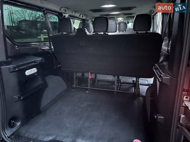 Серый Рено Трафик, объемом двигателя 2 л и пробегом 157 тыс. км за 27300 $, фото 67 на Automoto.ua