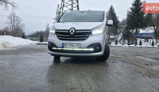 Серый Рено Трафик, объемом двигателя 2 л и пробегом 335 тыс. км за 30000 $, фото 13 на Automoto.ua