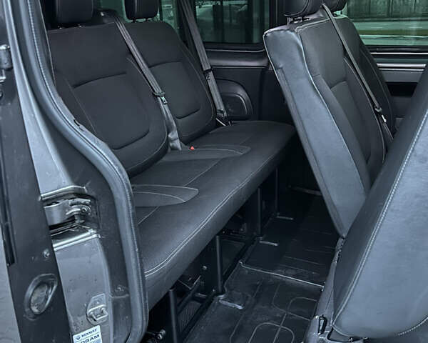 Серый Рено Трафик, объемом двигателя 2 л и пробегом 157 тыс. км за 27300 $, фото 53 на Automoto.ua