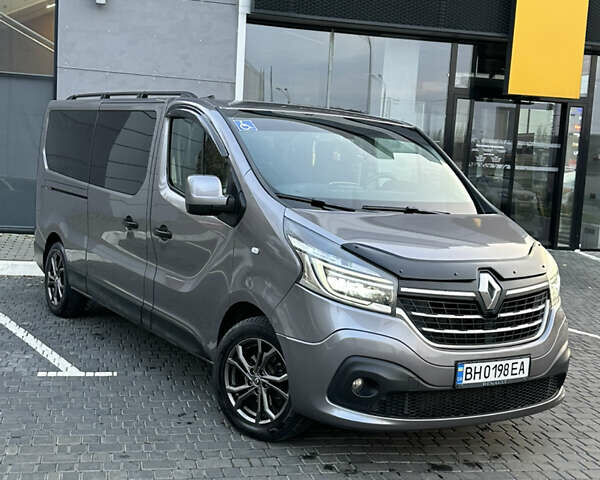 Серый Рено Трафик, объемом двигателя 2 л и пробегом 157 тыс. км за 27300 $, фото 16 на Automoto.ua