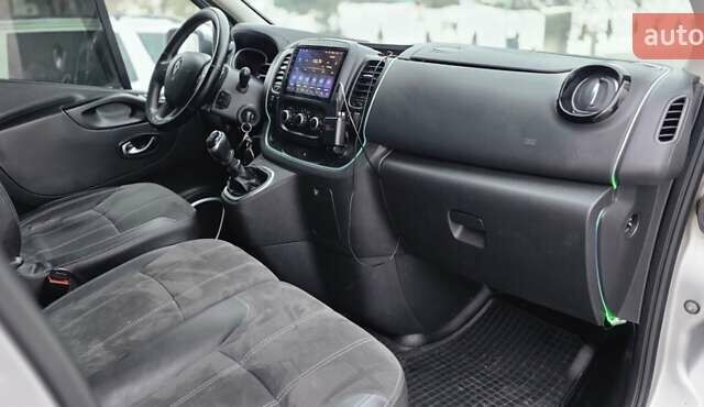 Серый Рено Трафик, объемом двигателя 2 л и пробегом 335 тыс. км за 30000 $, фото 23 на Automoto.ua