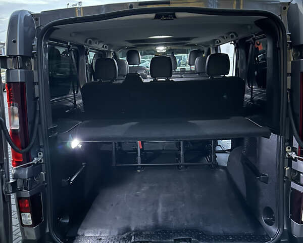 Серый Рено Трафик, объемом двигателя 2 л и пробегом 157 тыс. км за 27300 $, фото 71 на Automoto.ua