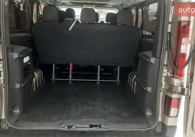 Сірий Рено Трафік, об'ємом двигуна 1.6 л та пробігом 237 тис. км за 19300 $, фото 55 на Automoto.ua