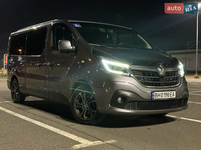 Серый Рено Трафик, объемом двигателя 2 л и пробегом 157 тыс. км за 27300 $, фото 4 на Automoto.ua
