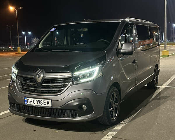 Серый Рено Трафик, объемом двигателя 2 л и пробегом 157 тыс. км за 27300 $, фото 5 на Automoto.ua