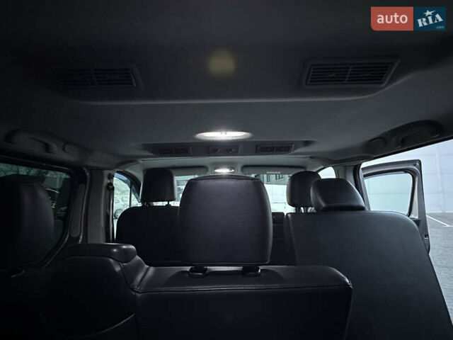 Серый Рено Трафик, объемом двигателя 2 л и пробегом 157 тыс. км за 27300 $, фото 54 на Automoto.ua