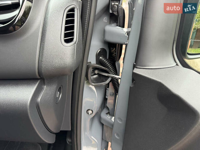Серый Рено Трафик, объемом двигателя 2 л и пробегом 209 тыс. км за 21800 $, фото 34 на Automoto.ua