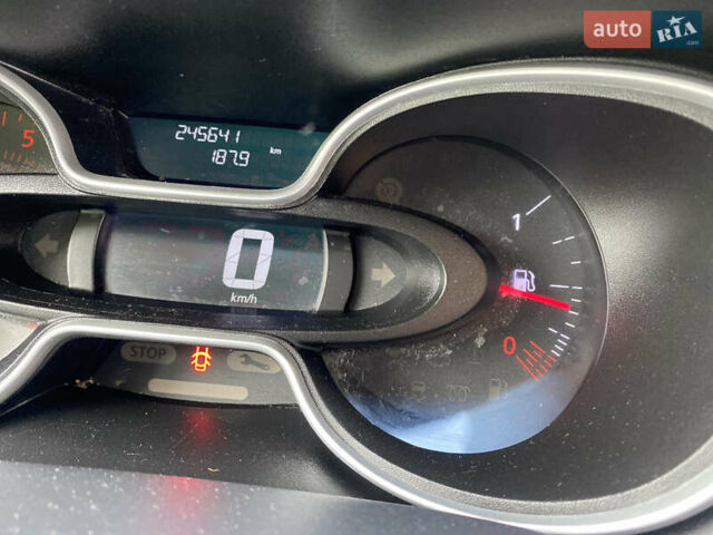 Серый Рено Трафик, объемом двигателя 2 л и пробегом 245 тыс. км за 17500 $, фото 25 на Automoto.ua