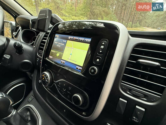 Сірий Рено Трафік, об'ємом двигуна 2 л та пробігом 135 тис. км за 34800 $, фото 81 на Automoto.ua