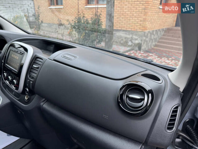 Серый Рено Трафик, объемом двигателя 2 л и пробегом 209 тыс. км за 21800 $, фото 28 на Automoto.ua