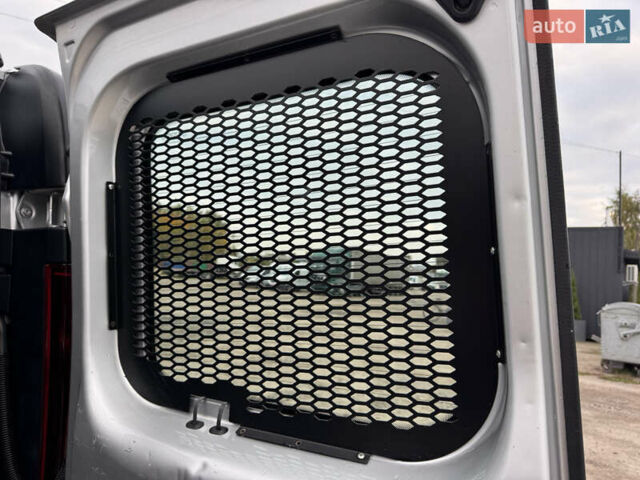 Серый Рено Трафик, объемом двигателя 2 л и пробегом 202 тыс. км за 23999 $, фото 19 на Automoto.ua