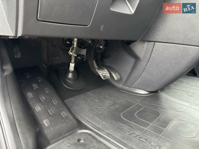 Серый Рено Трафик, объемом двигателя 2 л и пробегом 209 тыс. км за 21800 $, фото 45 на Automoto.ua