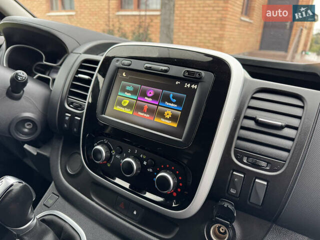 Серый Рено Трафик, объемом двигателя 2 л и пробегом 209 тыс. км за 21800 $, фото 53 на Automoto.ua