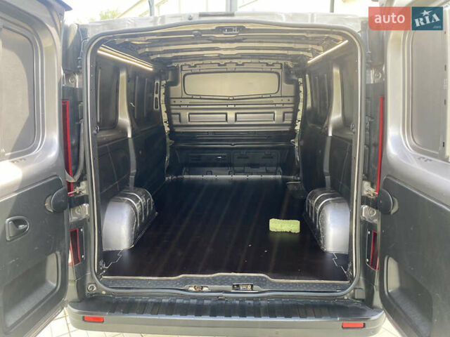 Серый Рено Трафик, объемом двигателя 2 л и пробегом 245 тыс. км за 17500 $, фото 32 на Automoto.ua