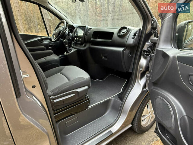 Серый Рено Трафик, объемом двигателя 2 л и пробегом 52 тыс. км за 28800 $, фото 34 на Automoto.ua