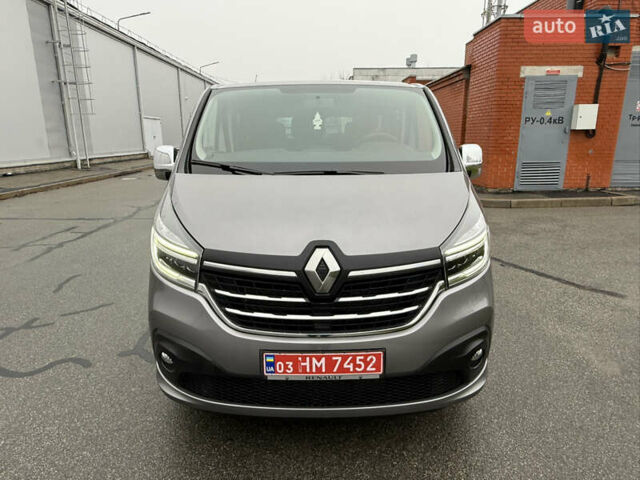 Серый Рено Трафик, объемом двигателя 2 л и пробегом 275 тыс. км за 24800 $, фото 3 на Automoto.ua