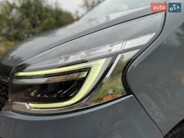 Серый Рено Трафик, объемом двигателя 2 л и пробегом 209 тыс. км за 21800 $, фото 6 на Automoto.ua