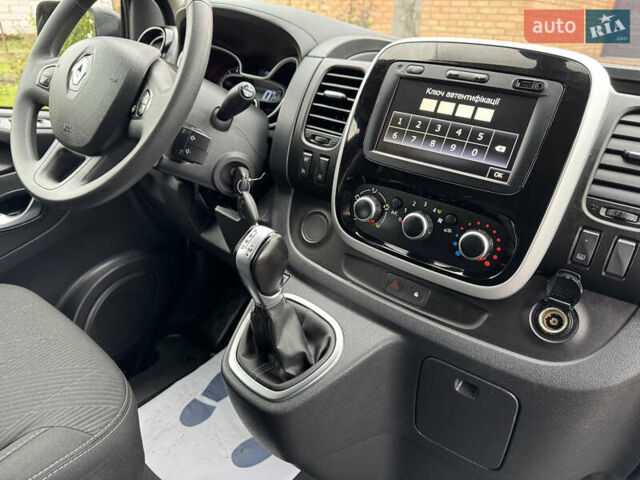 Серый Рено Трафик, объемом двигателя 2 л и пробегом 209 тыс. км за 21800 $, фото 32 на Automoto.ua