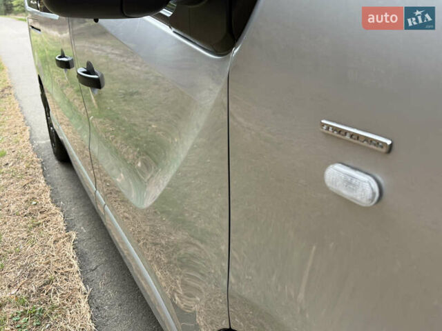 Сірий Рено Трафік, об'ємом двигуна 2 л та пробігом 135 тис. км за 34800 $, фото 22 на Automoto.ua