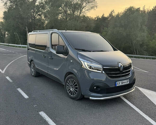 Серый Рено Трафик, объемом двигателя 2 л и пробегом 109 тыс. км за 25500 $, фото 1 на Automoto.ua