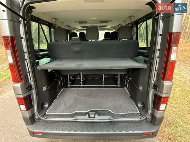 Серый Рено Трафик, объемом двигателя 2 л и пробегом 52 тыс. км за 28800 $, фото 47 на Automoto.ua