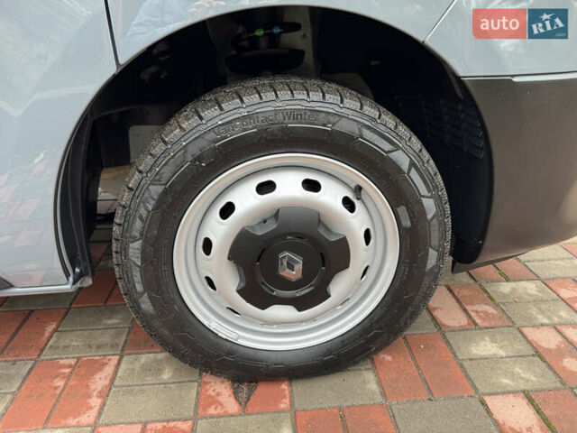 Серый Рено Трафик, объемом двигателя 2 л и пробегом 209 тыс. км за 21800 $, фото 36 на Automoto.ua