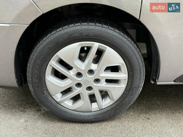 Серый Рено Трафик, объемом двигателя 2 л и пробегом 52 тыс. км за 28800 $, фото 20 на Automoto.ua