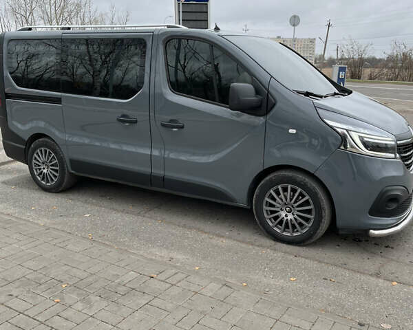 Серый Рено Трафик, объемом двигателя 2 л и пробегом 110 тыс. км за 25500 $, фото 5 на Automoto.ua