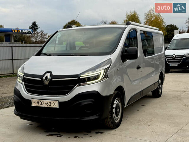 Серый Рено Трафик, объемом двигателя 2 л и пробегом 202 тыс. км за 23999 $, фото 2 на Automoto.ua