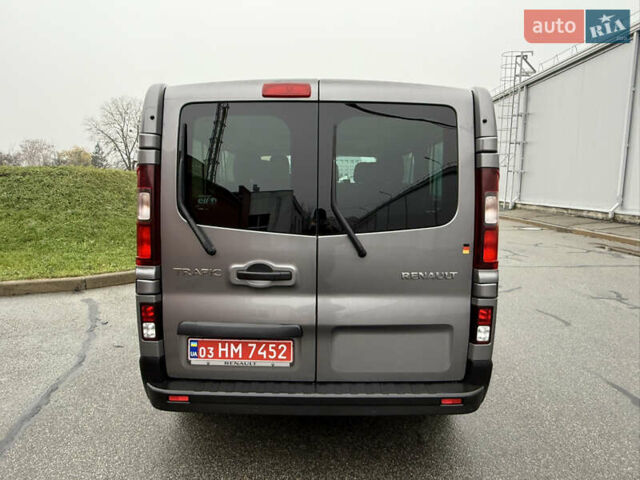 Серый Рено Трафик, объемом двигателя 2 л и пробегом 275 тыс. км за 24800 $, фото 11 на Automoto.ua