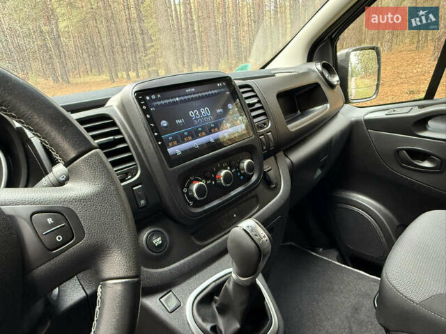 Серый Рено Трафик, объемом двигателя 2 л и пробегом 52 тыс. км за 28800 $, фото 31 на Automoto.ua