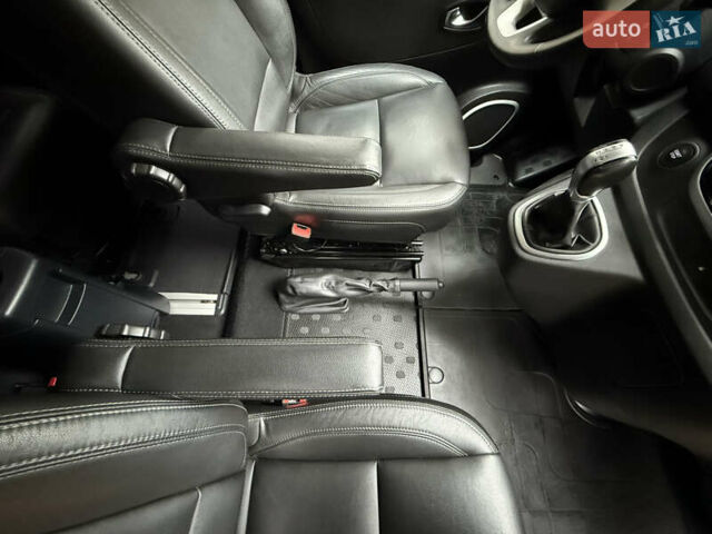 Сірий Рено Трафік, об'ємом двигуна 2 л та пробігом 135 тис. км за 34800 $, фото 78 на Automoto.ua