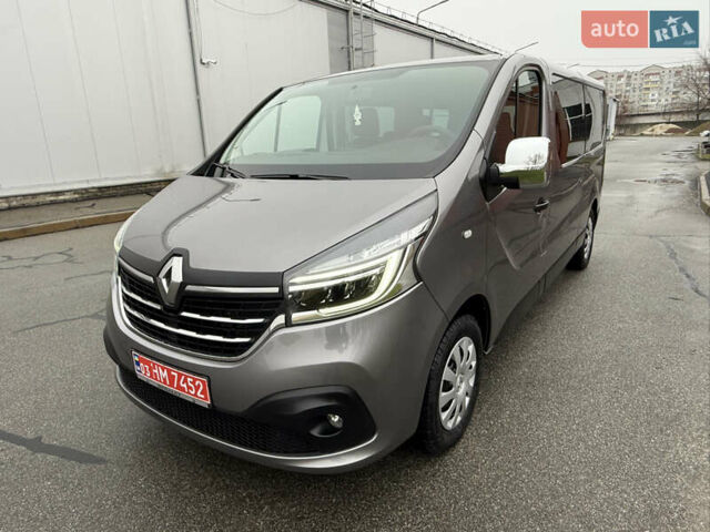 Серый Рено Трафик, объемом двигателя 2 л и пробегом 275 тыс. км за 24800 $, фото 5 на Automoto.ua