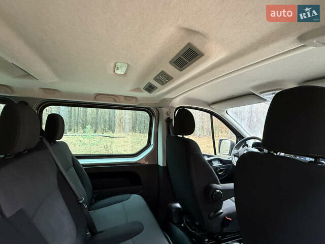 Серый Рено Трафик, объемом двигателя 2 л и пробегом 52 тыс. км за 28800 $, фото 41 на Automoto.ua