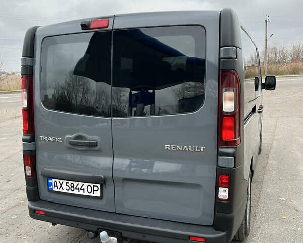 Серый Рено Трафик, объемом двигателя 2 л и пробегом 110 тыс. км за 25500 $, фото 3 на Automoto.ua
