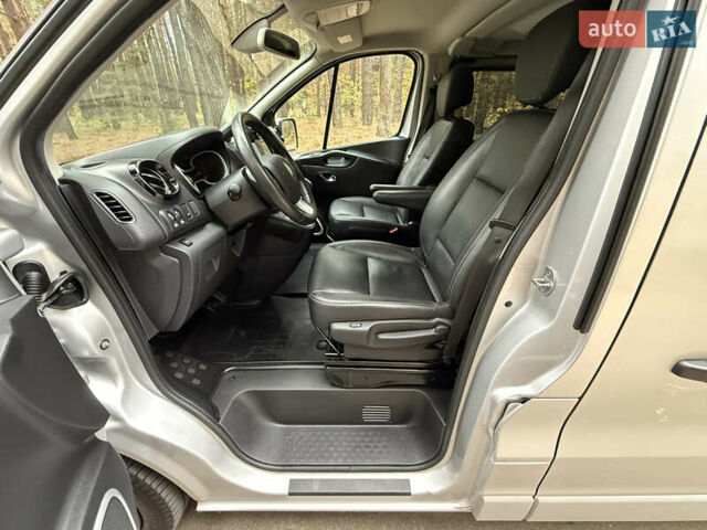 Сірий Рено Трафік, об'ємом двигуна 2 л та пробігом 135 тис. км за 34800 $, фото 45 на Automoto.ua