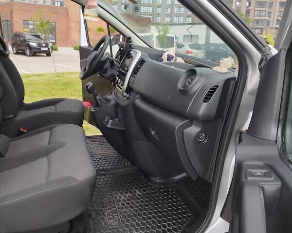 Серый Рено Трафик, объемом двигателя 2 л и пробегом 212 тыс. км за 16300 $, фото 19 на Automoto.ua