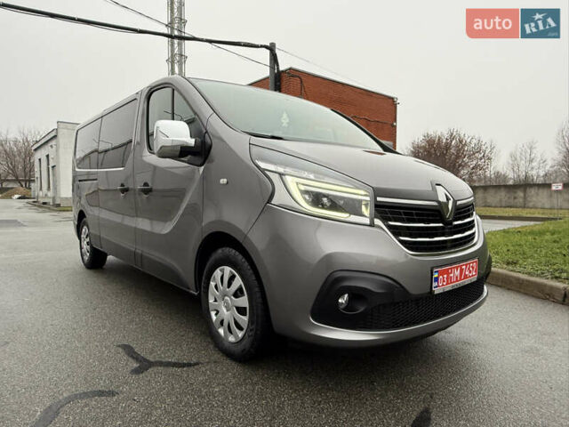 Серый Рено Трафик, объемом двигателя 2 л и пробегом 275 тыс. км за 24800 $, фото 2 на Automoto.ua