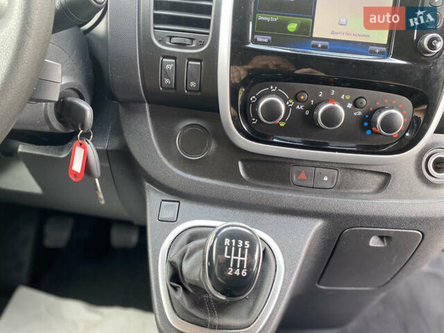 Серый Рено Трафик, объемом двигателя 2 л и пробегом 245 тыс. км за 17500 $, фото 26 на Automoto.ua