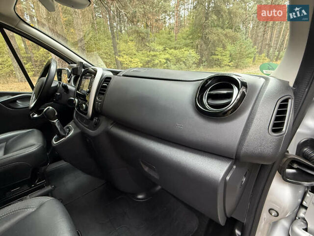 Сірий Рено Трафік, об'ємом двигуна 2 л та пробігом 135 тис. км за 34800 $, фото 76 на Automoto.ua