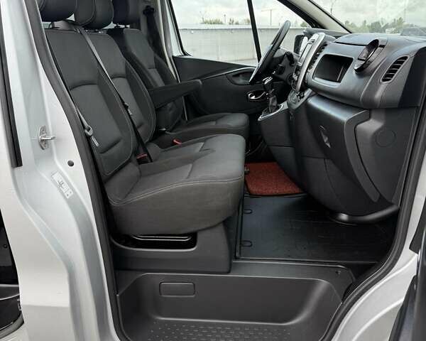 Серый Рено Трафик, объемом двигателя 2 л и пробегом 138 тыс. км за 22900 $, фото 17 на Automoto.ua