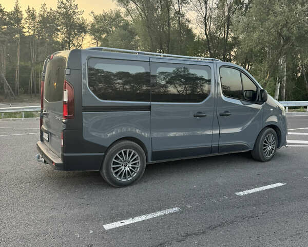 Серый Рено Трафик, объемом двигателя 2 л и пробегом 109 тыс. км за 25500 $, фото 2 на Automoto.ua