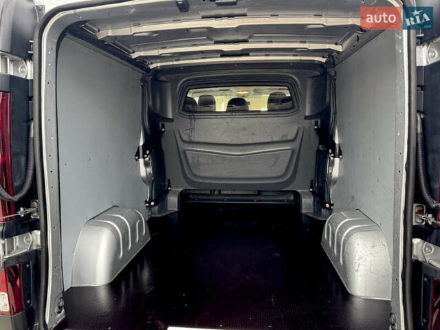 Серый Рено Трафик, объемом двигателя 2 л и пробегом 202 тыс. км за 23999 $, фото 20 на Automoto.ua