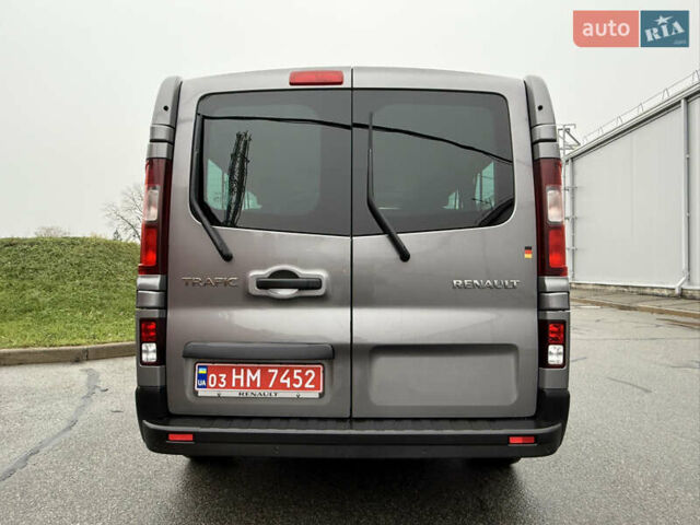 Серый Рено Трафик, объемом двигателя 2 л и пробегом 275 тыс. км за 24800 $, фото 12 на Automoto.ua