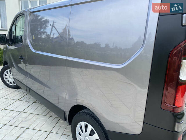 Серый Рено Трафик, объемом двигателя 2 л и пробегом 245 тыс. км за 17500 $, фото 10 на Automoto.ua