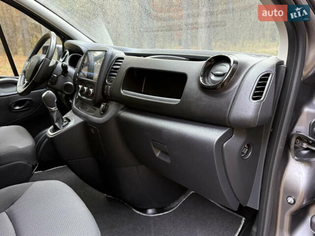 Серый Рено Трафик, объемом двигателя 2 л и пробегом 52 тыс. км за 28800 $, фото 36 на Automoto.ua
