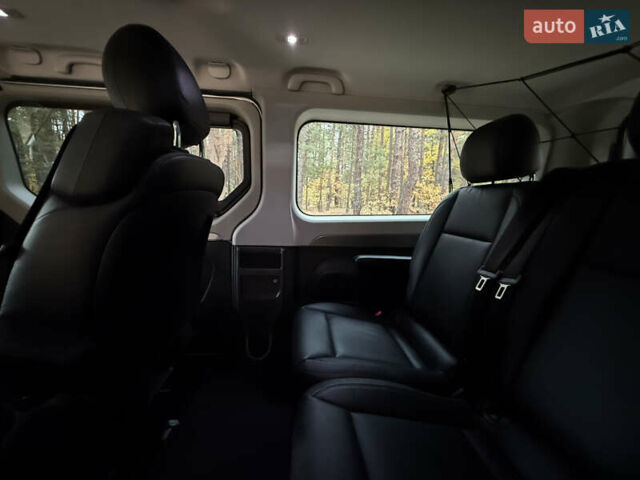 Сірий Рено Трафік, об'ємом двигуна 2 л та пробігом 135 тис. км за 34800 $, фото 67 на Automoto.ua