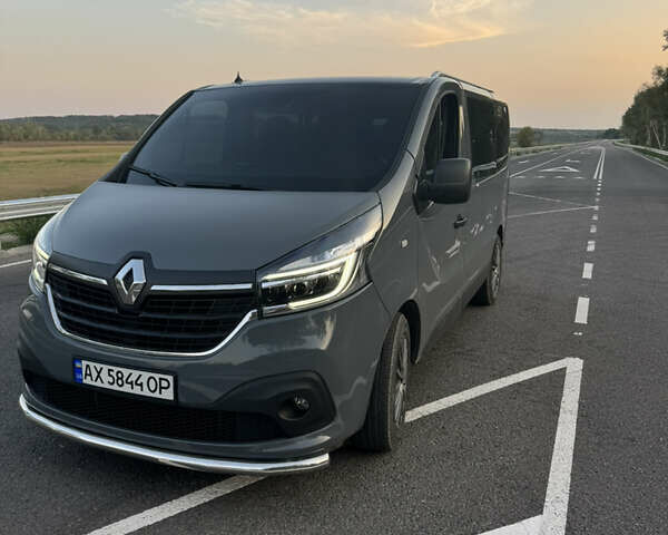 Серый Рено Трафик, объемом двигателя 2 л и пробегом 109 тыс. км за 25500 $, фото 7 на Automoto.ua